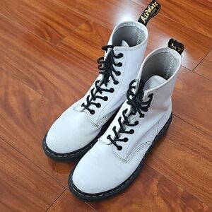 Dr. Martens 1460 White Smooth Leather 8-Eye Lace-Up Combat Boots Sz 9